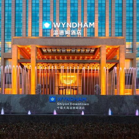 Wyndham Shiyan Downtown Hotel Bagian luar foto