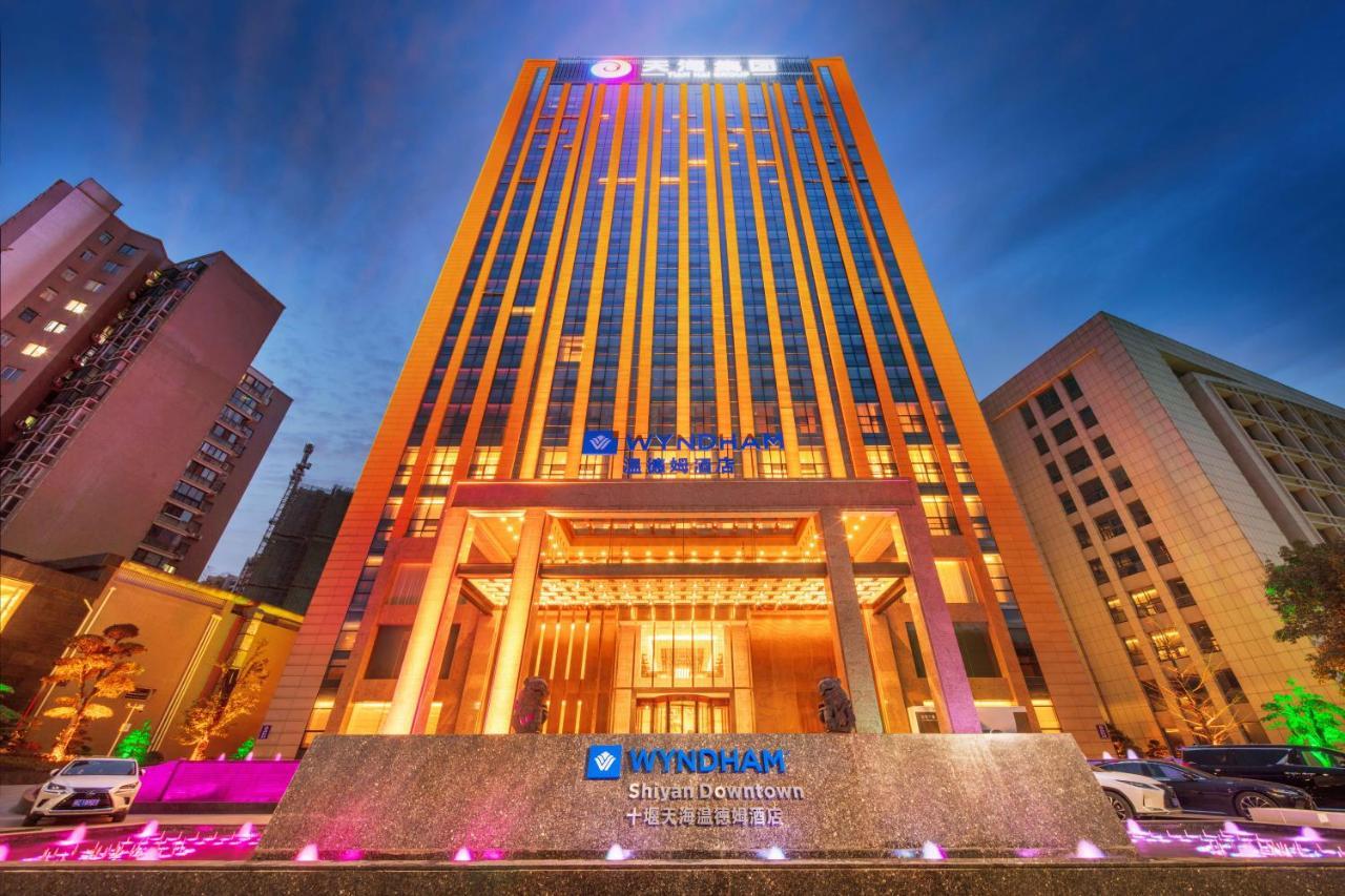 Wyndham Shiyan Downtown Hotel Bagian luar foto