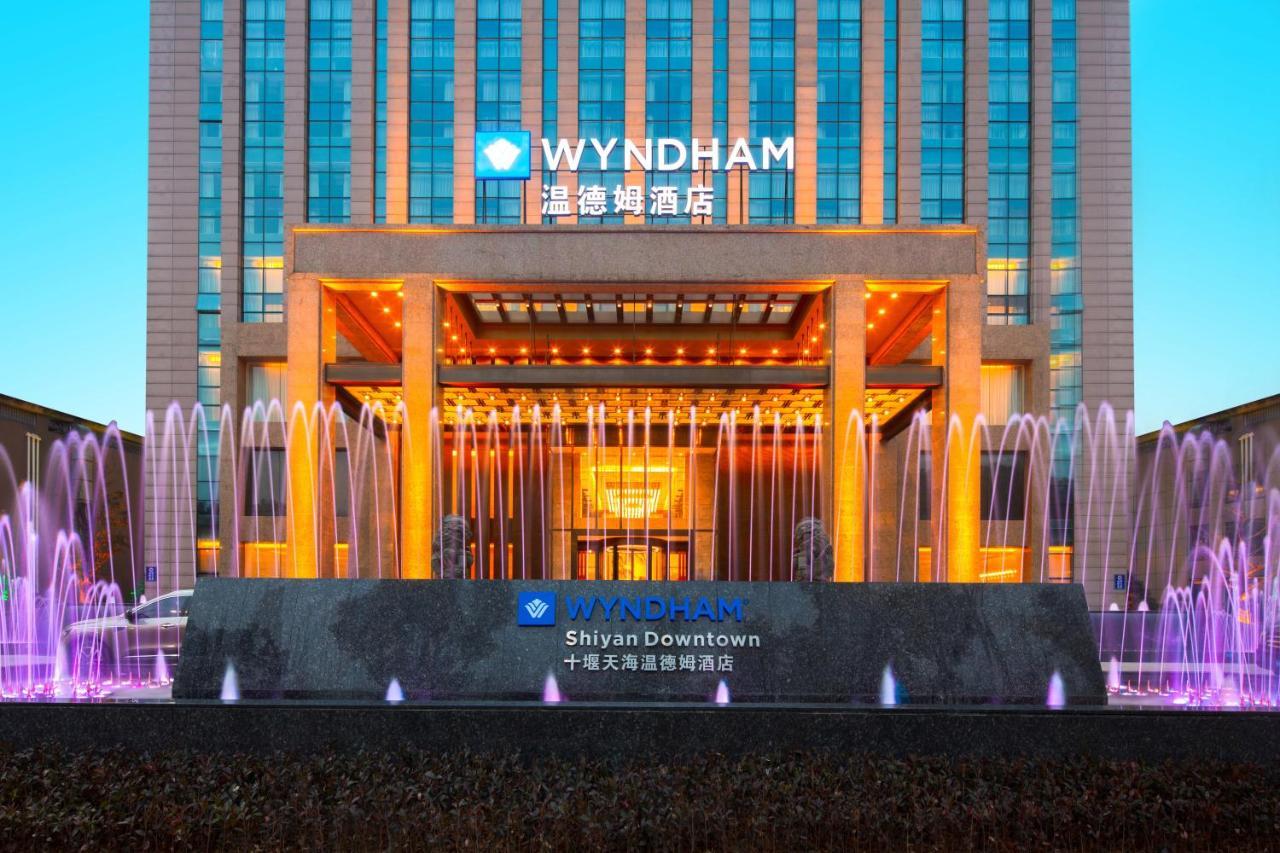 Wyndham Shiyan Downtown Hotel Bagian luar foto