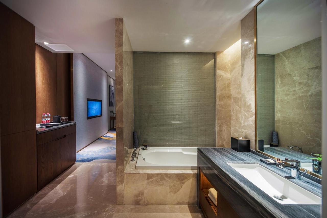 Wyndham Shiyan Downtown Hotel Bagian luar foto