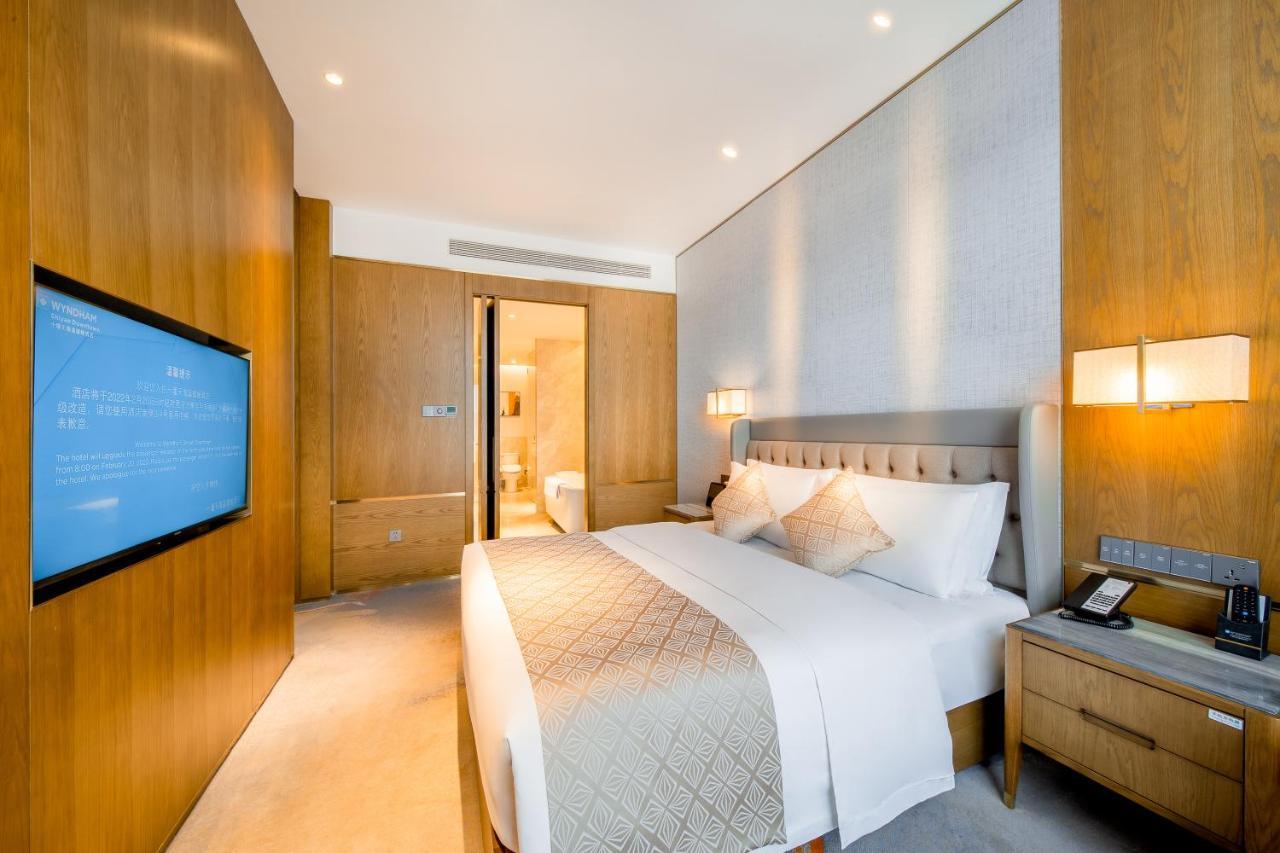 Wyndham Shiyan Downtown Hotel Bagian luar foto