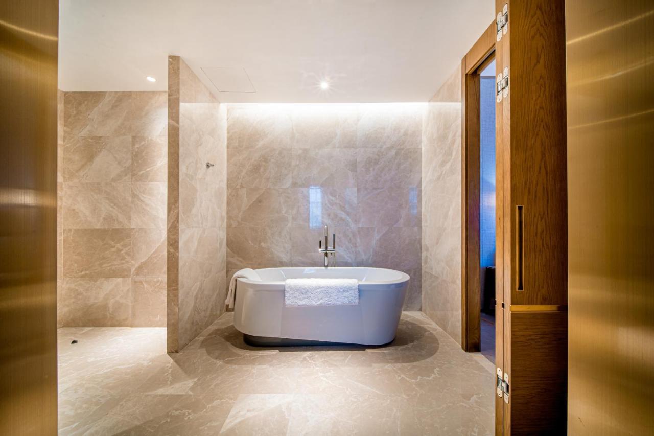 Wyndham Shiyan Downtown Hotel Bagian luar foto