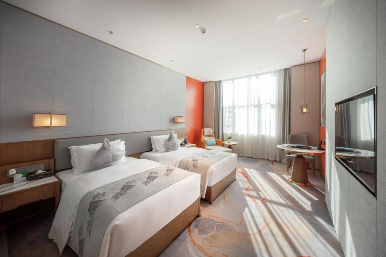 Wyndham Shiyan Downtown Hotel Bagian luar foto